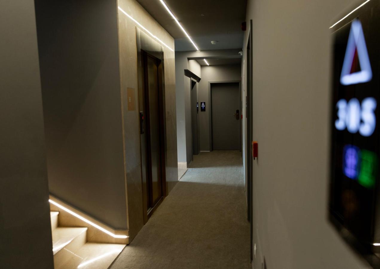 Hotel Opera พริสตีนา ภายนอก รูปภาพ