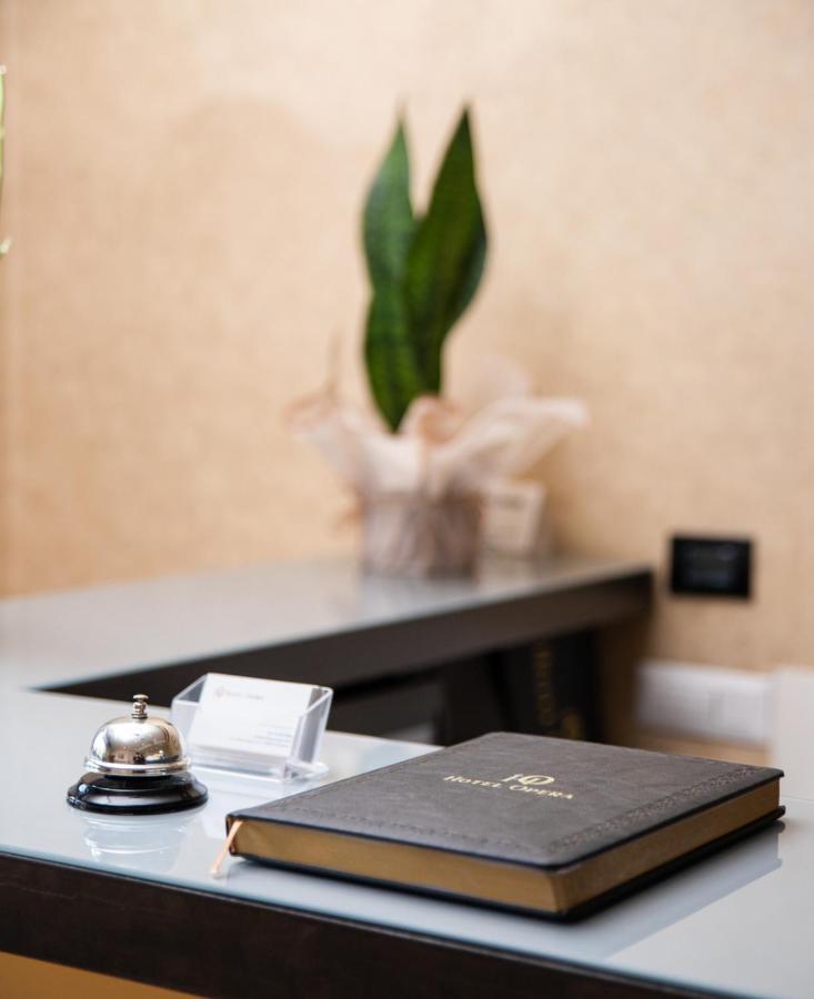 Hotel Opera พริสตีนา ภายนอก รูปภาพ
