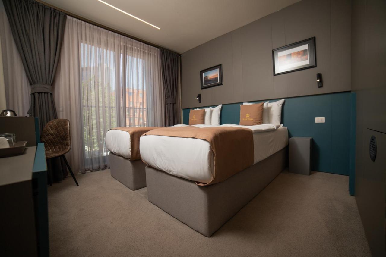 Hotel Opera พริสตีนา ภายนอก รูปภาพ