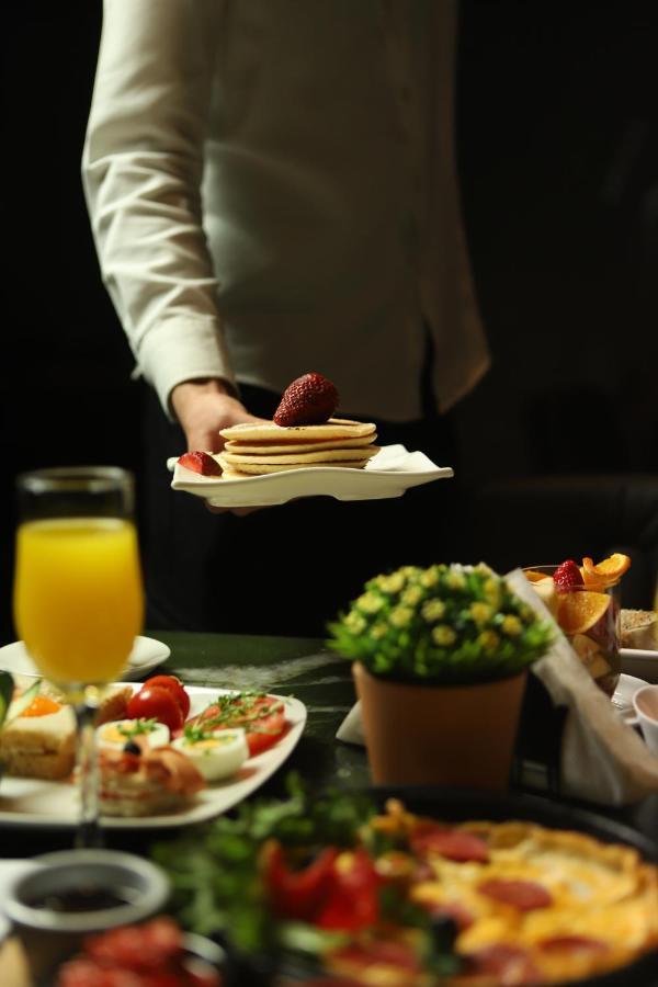 Hotel Opera พริสตีนา ภายนอก รูปภาพ