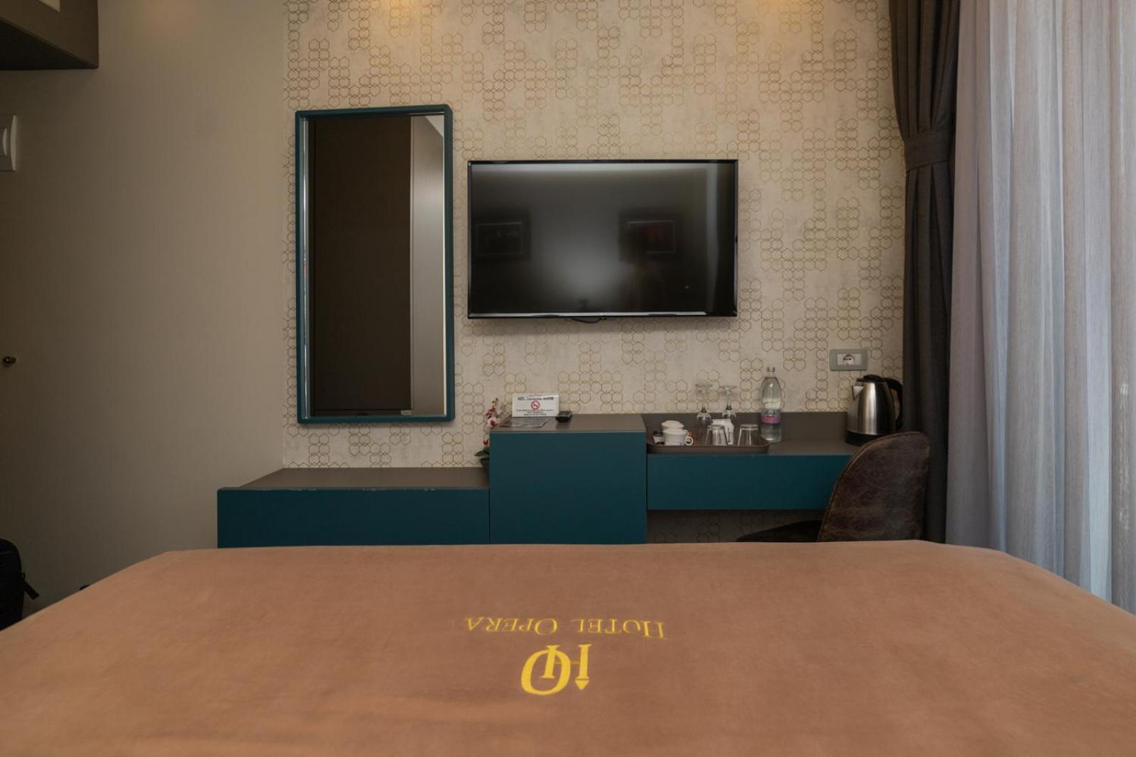 Hotel Opera พริสตีนา ภายนอก รูปภาพ