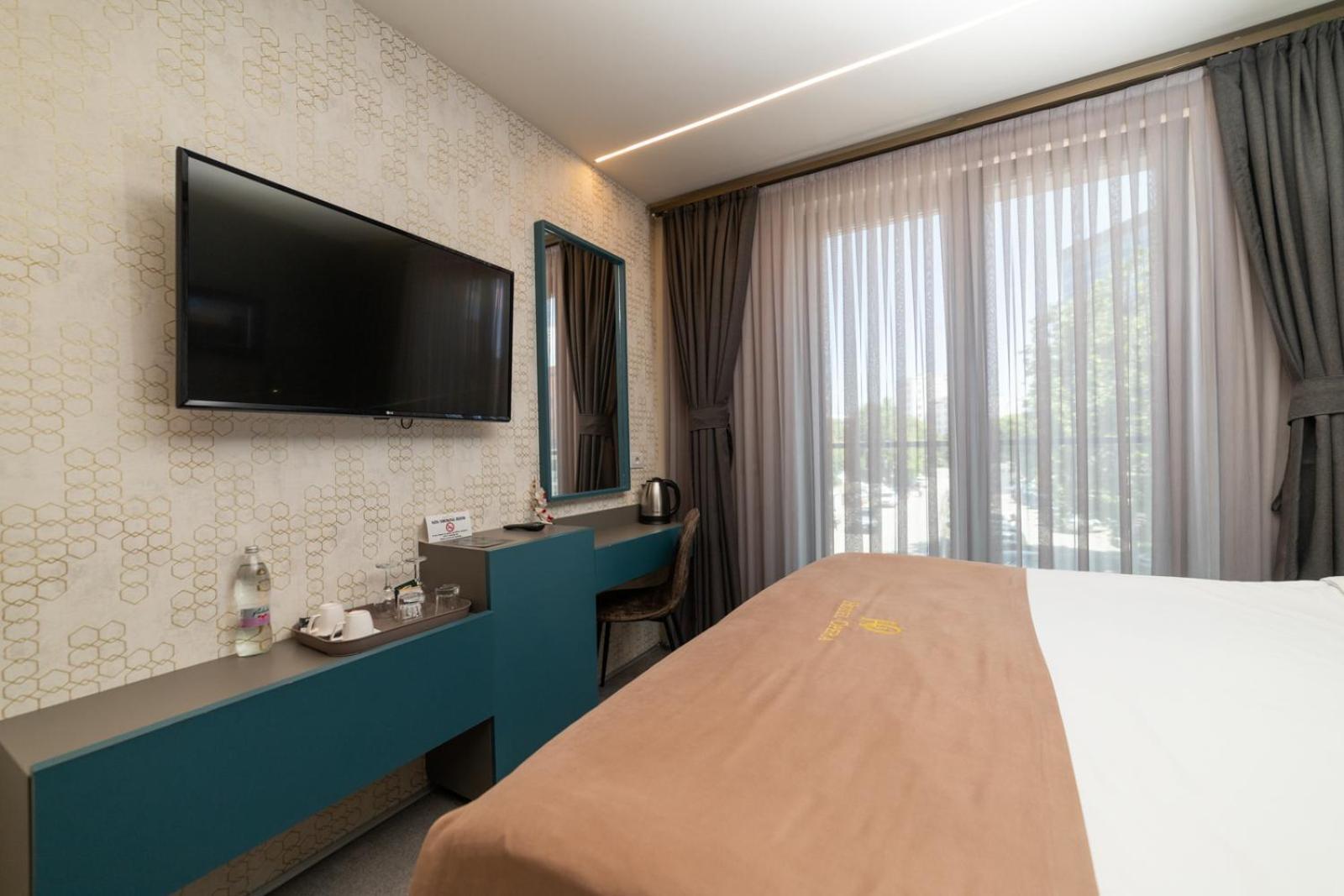 Hotel Opera พริสตีนา ภายนอก รูปภาพ
