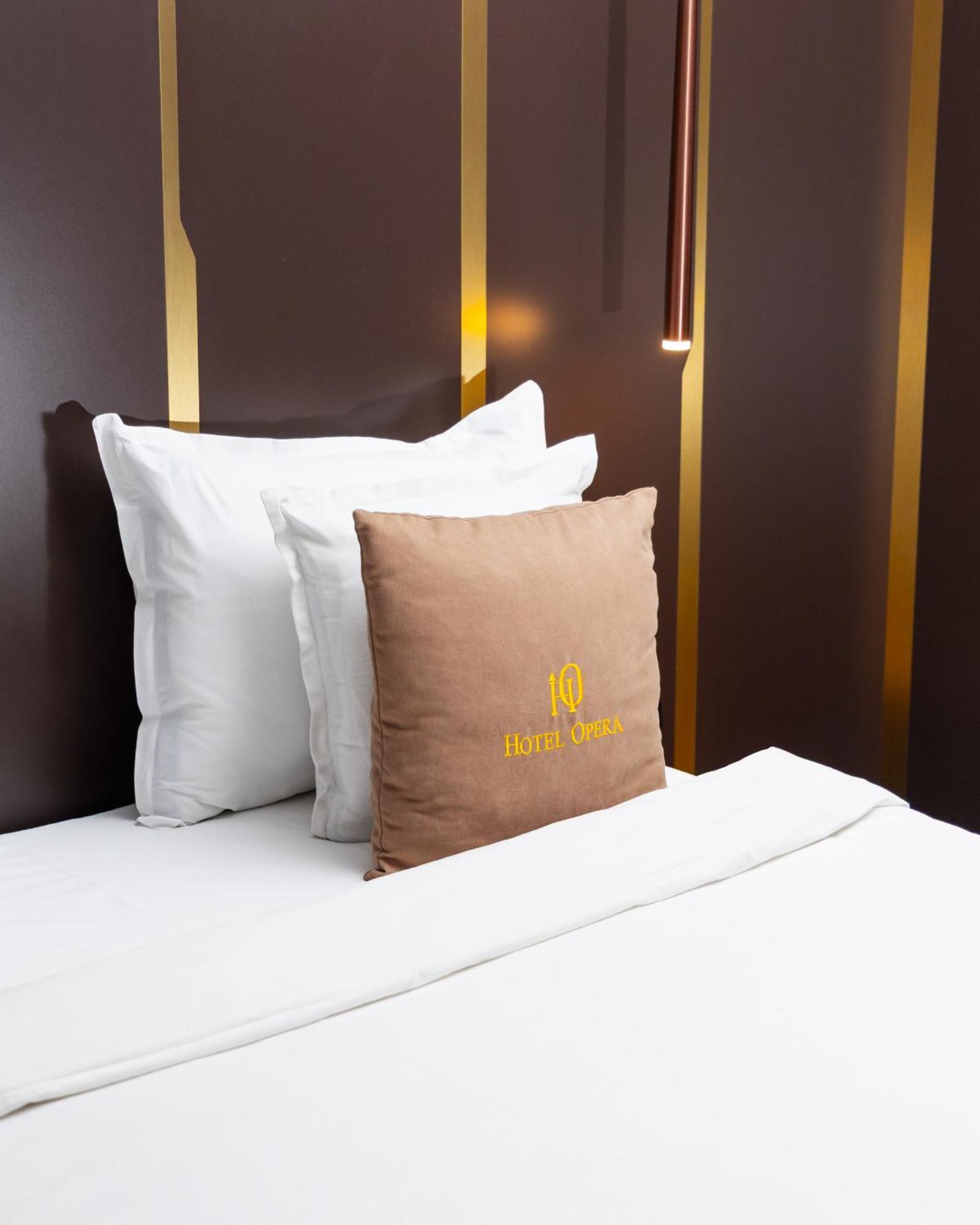 Hotel Opera พริสตีนา ภายนอก รูปภาพ