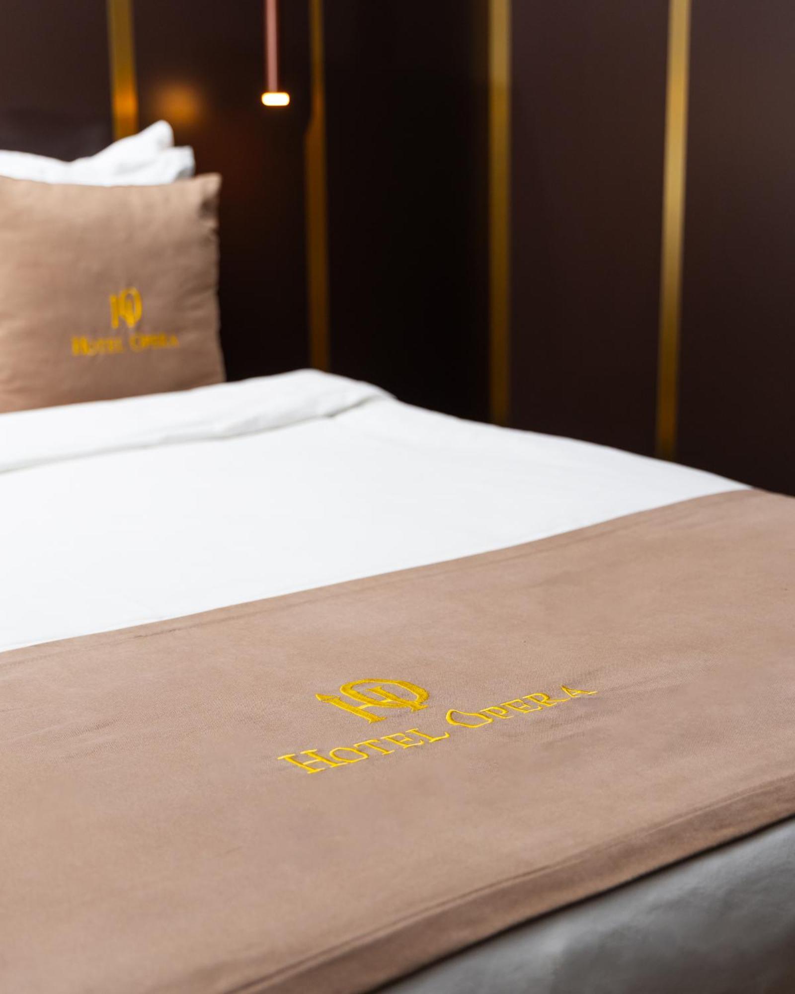 Hotel Opera พริสตีนา ภายนอก รูปภาพ