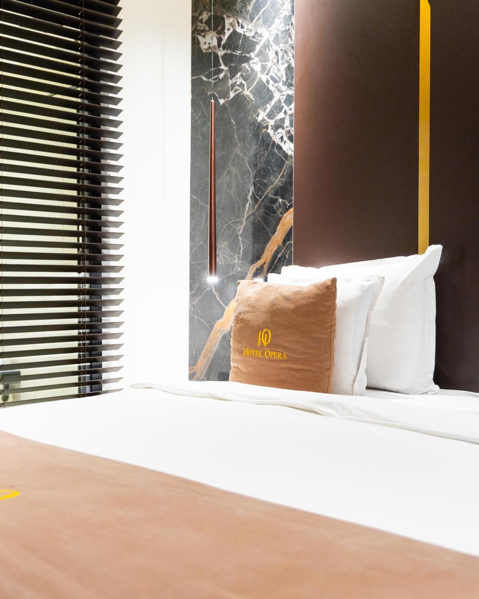 Hotel Opera พริสตีนา ภายนอก รูปภาพ