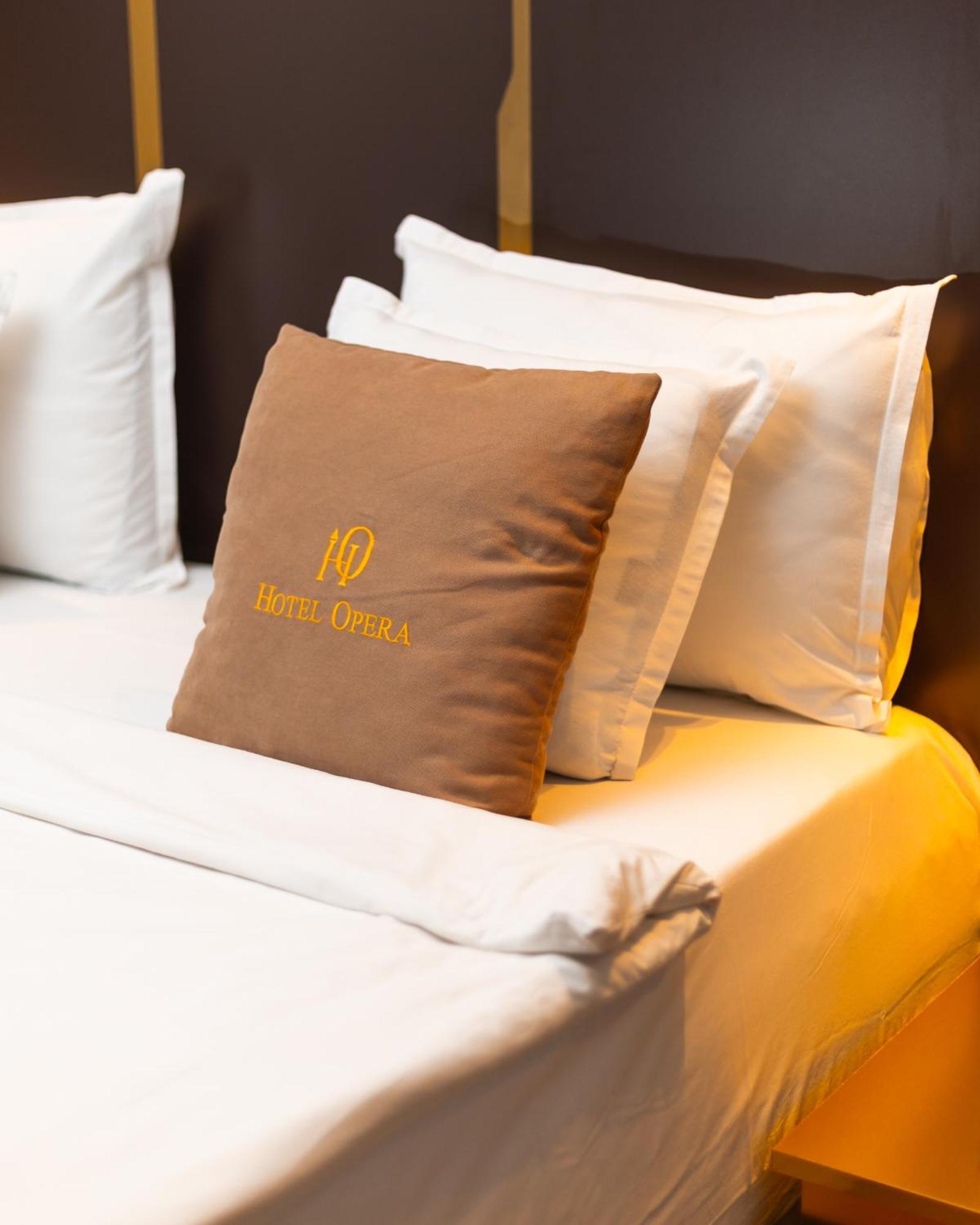 Hotel Opera พริสตีนา ภายนอก รูปภาพ