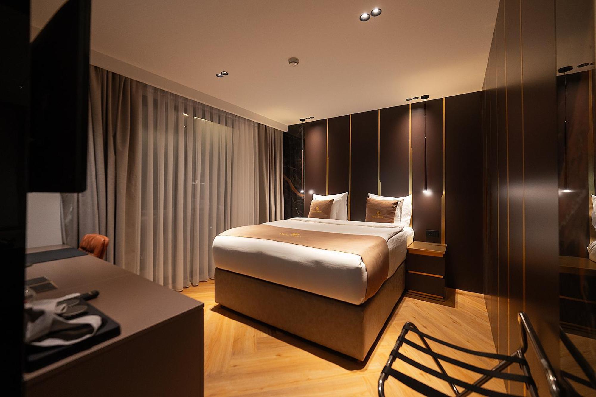 Hotel Opera พริสตีนา ภายนอก รูปภาพ