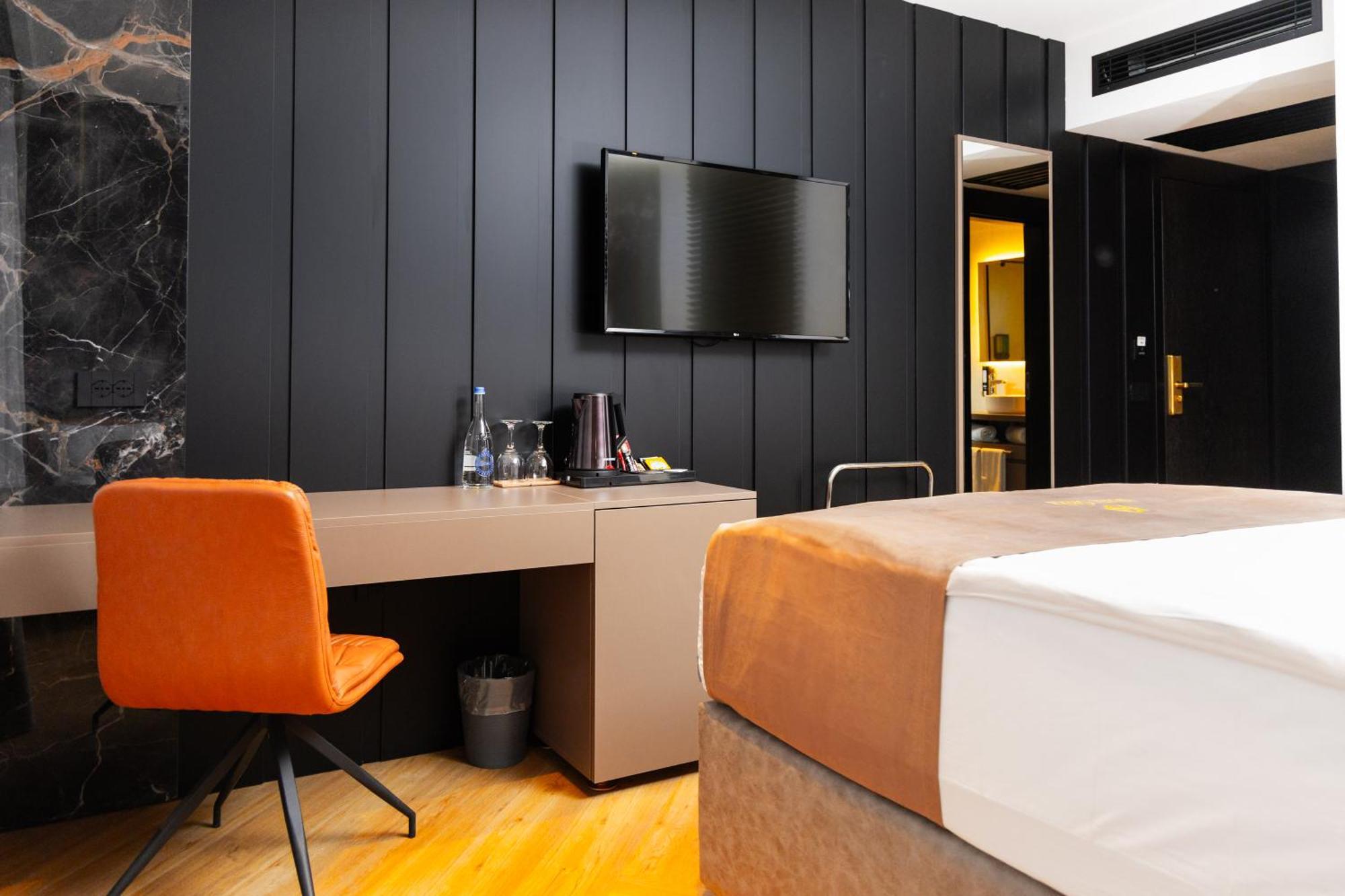 Hotel Opera พริสตีนา ภายนอก รูปภาพ