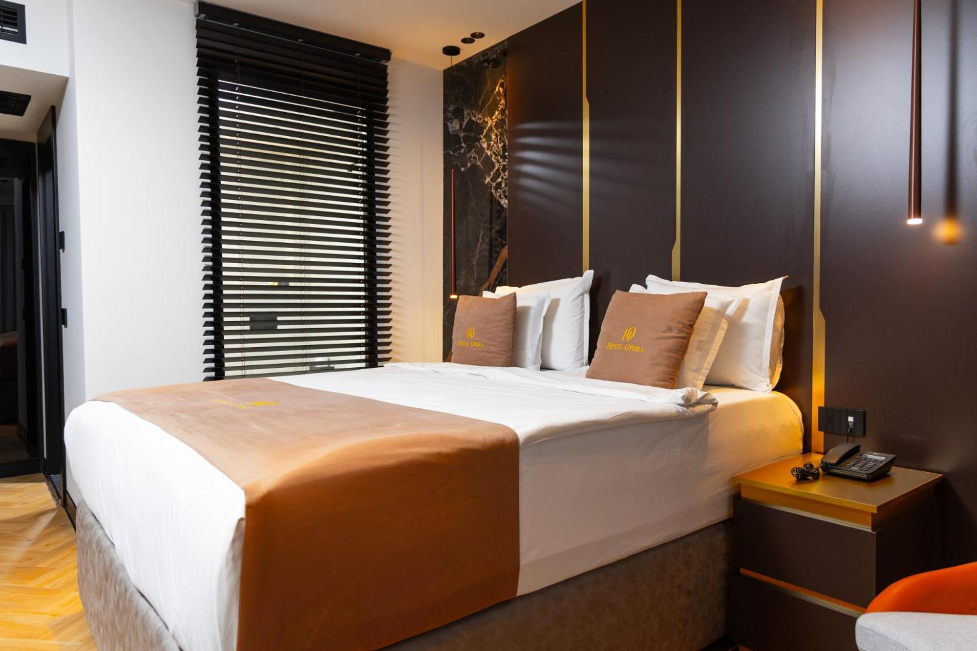 Hotel Opera พริสตีนา ภายนอก รูปภาพ
