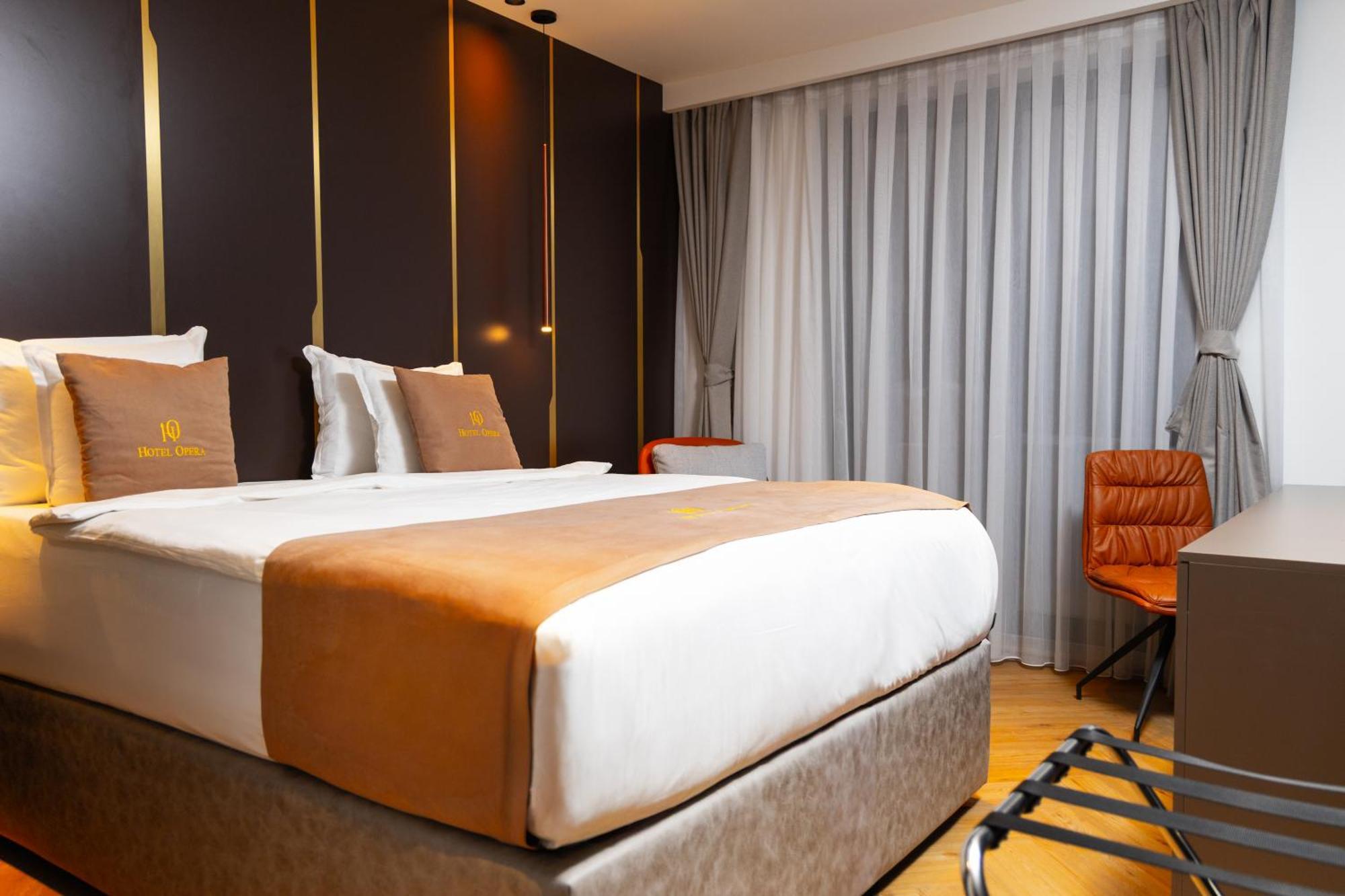 Hotel Opera พริสตีนา ภายนอก รูปภาพ